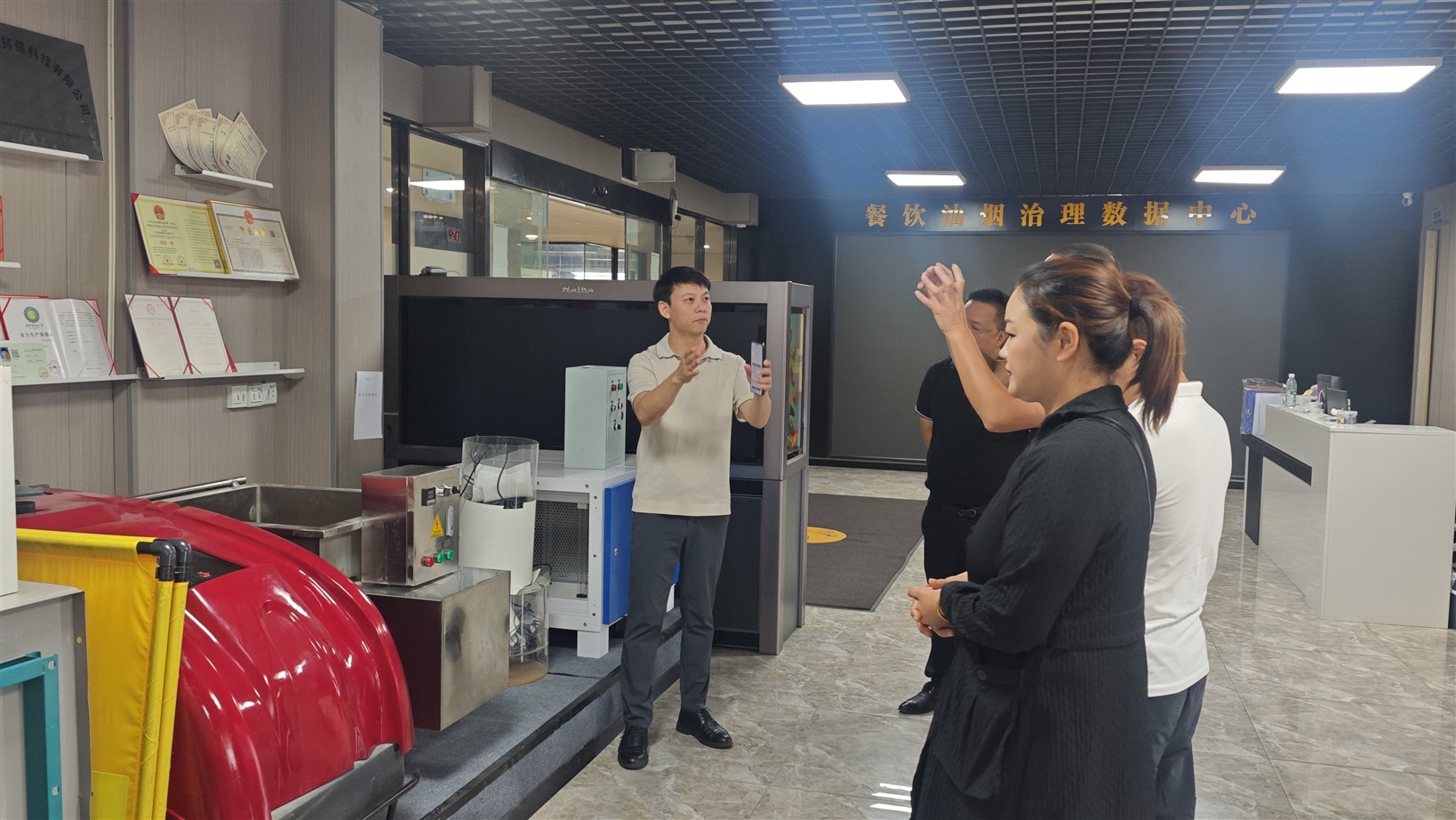 03-展厅参观.jpg